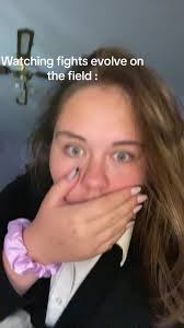 Emily 🎷🎶🎧 (@emilyorginall)’s video of fight