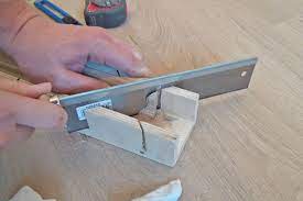 Auf trittsicherheit in feuchten räumen achten. Sockelleisten Kleben Anleitung Diybook Ch