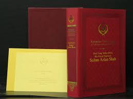 The lyricist is unknown but the music was written by saiful bahri. Duli Yang Maha Mulia H R H Sultan Azlan Shah Arty Bee S Books
