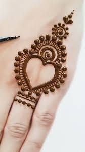 Latest Jewellery Mehndi Design For Back Hand Heart Shape Mehndi Design Simple Mehdi Ka Design Di 2020 Mehndi Designs
