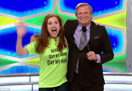 Người chơi “Hãy chọn giá đúng” khiến MC ngã dúi dụi | Báo Dân trí