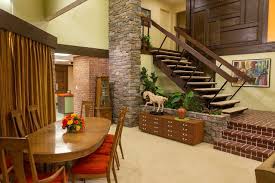 The Brady Bunch Kids Gush Over Their Newly Renovated Iconic Tv Home It S Very Nostalgic The Brady Bunch Home Tv Renovations