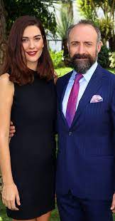 Bergüzar korel, eşi halit ergenç'in 8 mart 2020'de dünyaya gelen oğulları han'a verdiği eğitimden ve sabah yaşadıkları eğlenceli. Facebook