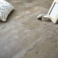 Revetement De Sol Pvc Une Option Abordable Pratique Et Bien Esthetique Dalle Pvc Revetement Sol Exterieur Revetement Sol