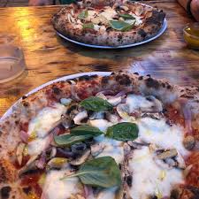 Avem o vechime de peste 12 ani in domeniul culinar, fiind unii din pionierii pizzei din timisoara. Photos At La Pizza Napoletana Pizza Place