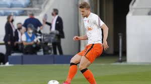 Het nederlands elftal) هو ممثل هولندا الرسمي في رياضة كرة القدم، تأسس الاتحاد الهولندي لكرة القدم في العام 1889، وانضم إلى الفيفا في العام 1904. Ø¯ÙŠ Ù„ÙŠØ®Øª ÙˆÙØ§Ù† Ø¯ÙŠ Ø¨ÙŠÙƒ ÙŠØºÙŠØ¨Ø§Ù† Ø¹Ù† ØªØ¯Ø±ÙŠØ¨Ø§Øª Ù‡ÙˆÙ„Ù†Ø¯Ø§