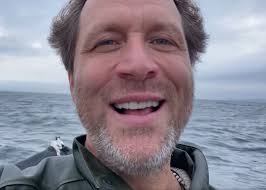 Kevin Parent va être père et dévoile le superbe baby bump de sa blonde dans  un décor féérique