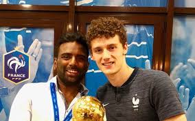 Intermédiaire, conseiller fiscal, conseiller patrimonial. Football Joseph Mohan L Agent De Benjamin Pavard Qui Deniche Les Talents Le Parisien