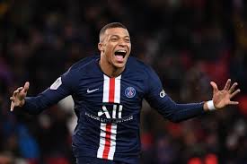 Mbappé began his senior career with ligue 1 club monaco, making his professional debut in 2015, aged 16.with them, he won a ligue 1 title, ligue 1 young player of the year, and the golden boy award. Psg Lebih Rela Kylian Mbappe Membusuk Di Bench Hingga 2022 Pikiran Rakyat Com
