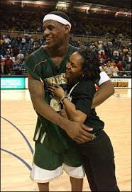 Lebron james's mother, gloria, was arrested early thursday after an alleged altercation at the fontainebleau hotel on miami beach. Lebron James Mom Lebron James Family King Lebron James Lebron James