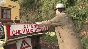 Ils ont tout abandonné, appart, boulot, crédit routine pour vivre libre dair pur et de cueillette ce mode de vie nest possible quavec leurs vieux camions de plus de 30 ans. Best Sur Ma Route Gifs Gfycat