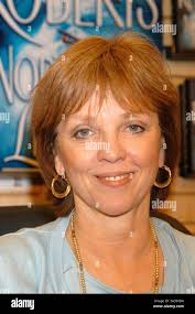 Nora roberts hi-res stock photography and images