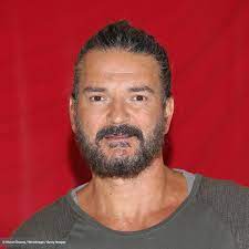 Nació el 19 de enero de 1964 en la localidad latinoamericana de antigua, en guatemala; Ricardo Arjona Telecharger Et Ecouter Les Albums