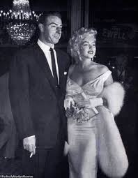 Marilyn And Joe At The Premiere For The Seven Year Itch 1954 Marilynmonroe Vintage Oldho Joe Dimaggio Marilyn Monroe Marilyn Monroe Photos Marilyn Monroe