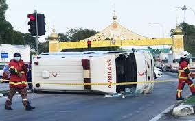 Check spelling or type a new query. Ambulans Bawa Pesakit Covid 19 Terbalik Di Alor Setar Free Malaysia Today Fmt