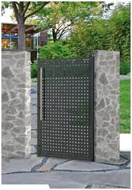 Pin Von Laura Hodge Auf Gate In 2020 Mit Bildern Moderne Tore Gartentor Metall Tor Design