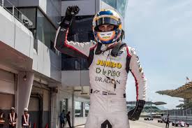 Rinus 'veekay' van kalmthout heeft vannacht vriend en vijand verrast door de poleposition te veroveren voor de harvest grand prix. Rinus Veekay Another Win In Race 2 And A Second Place In Facebook