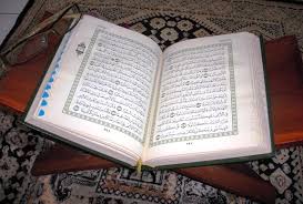 Bulan ramadhan adalah bulan alquran, maka dari itu hendaknya seorang muslim memberikan porsi perhatian yang lebih terhadap alquran di bulan ini. Keutamaan Membaca Al Quran Di Bulan Ramadhan Kompasiana Com