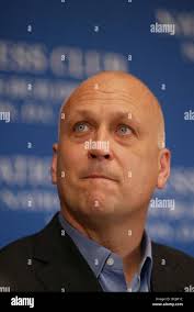 Cal Ripken Jr, former baseball player with Batlimore Oriole promoting his  new book 'The Longest Season' and its 8 point guide Stock Photo