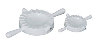 It is one of the best kitchen tools, which helps in making the perfect dumplings. Avanti Dumpling Maker 2 Piece Set Chef S Complements