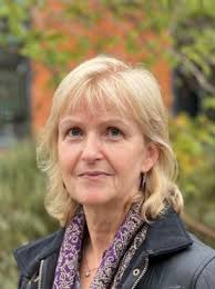 Joan Simons's Instagram, Twitter & Facebook