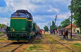 Maybe you would like to learn more about one of these? Foto Sute De CÄƒlÄƒtori La Final De SÄƒptÄƒmanÄƒ Pe Prima Cale FeratÄƒ MontanÄƒ Din Romania