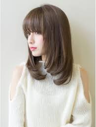Model rambut ini cocok untuk bentuk wajah hati dengan model dagu yang runcing dan jidal yang lebih lebar. 7 Model Rambut Oval Layer Tercantik Ala Perempuan Korea Womantalk