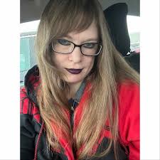 Please send birbs. My bird just passed away and im in tears.