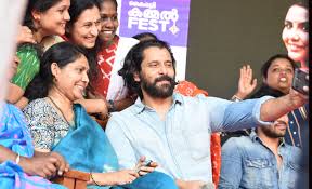 Vikram S Son Chiyaan Vikram And Dhruv Visit Trivandrum To Promote Aditya Varma Malayalam Movie News Times Of India We post rare collection of celebrities pics of their family, wedding ( marriage ) , husband, wife, son, daughter and many more. times of india