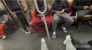 Spy and caught: Group exhib in metrò - ThisVid.com