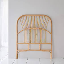 La testata e' realizzata artigianalmente in legno massello tornito e incastrato a simulare il bamboo. Testata Letto In Rattan 90 Cm Arredo Camera Letto Tikamoon