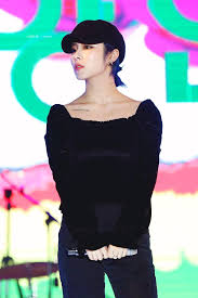 Short hair styles hairstyle hairdos for short hair hair styles haircut pictures popular short haircuts wheein mamamoo korean hairstyle trending haircuts. Mamamoo S Wheein Is Breathtaking With Her New Blue Hair Kissasian