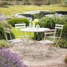 How to make a round garden table. Make A Small Garden Sociable With A Round Table Modish Living