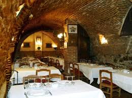 Bar, bar/restauracja tapas, restauracja europejska. Casa Lucio In Madrid Traditional Kitchen In Spain
