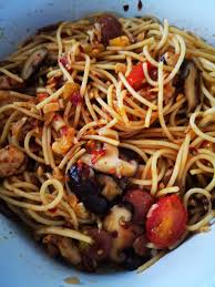 Kamu hanya butuh bawang putih dan minyak zaitun untuk menghasilkan spaghetti aglio e olio. Resipi Aglio Olio Spaghetti Mudah Dan Sedap Vanilla Freak