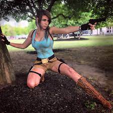That time when Alanah Pearce cosplayed Lara Croft : r/TombRaider