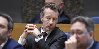 Kamerlid wybren van haga zei dinsdag tijdens het debat over de coronacrisis dat de vrijheid van de mensen op homepagina » mens en dier » van haga vlamt in coronadebat: Vvd Geeft Gedwongen Gehoor Aan Huisjesmelker Wybren Van Haga