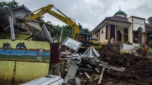 Sempat tertimbun selama lima jam, kakek radar sumedang. Hbd0ixk Ti Vom