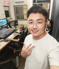 今天来录音室录音。 今天的Ai妆怎么样？🤣