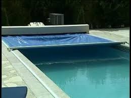 Cubiertas Automaticas Para Piscinas Youtube Piscinas Disenos De Piscina Patio Con Piscina