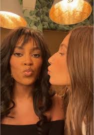 Amanda Wedding's Instagram, Twitter & Facebook