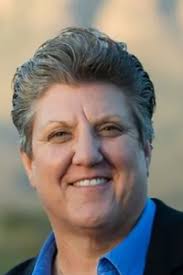 Carrie Hamblen's Instagram, Twitter & Facebook