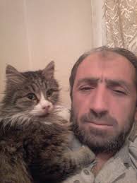 Sitemizin bahçesine bırakılmış Scotish cins 7 aylık,çok uysal bir  yavru.Sitedekiler kedi sevmiyorlar .İsteyen varsa bana ulaşsın lütfen  (benim kendimle geçinemiyorlar;yoksa ben alırdım 😻)