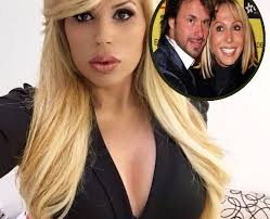 Laura bozzo es uno de los personaje más polémicos de la televisión.su éxito con laura en américa rompió todas las fronteras del continente y se convirtió en uno de los programas más rentables de la televisión mexicana. Laura Bozzo Estalla Contra Revista Por Publicar Fotos De Su Hija Y Cristian Zuarez La Columnaria Blog