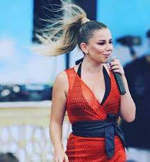 Merve özbey, dört ay önce evlendiği kenan koçak'la bodrum'daydı. Merve Ozbey Hakkinda Kisaca Hayati Unluler Muzisyenler Hayat