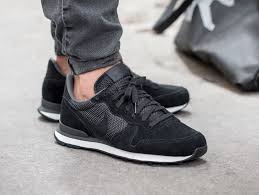 Sneakers Actus Nike Cortez Air Max Jordan Adidas Superstar Basket Homme Nike Internationalist Baskets Nike