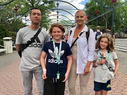 Det blir också uppträdanden av välkända artister. Gladje Bland Gaster Och Medarbetare Nar Liseberg Oppnade Igen Vart Goteborg