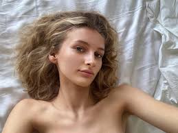 if youre a fan of curly girls, give this a like 💛