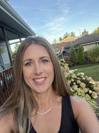 Emily Timmons's Instagram, Twitter & Facebook