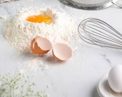 Gambar Masukkan telur dan margarin cair